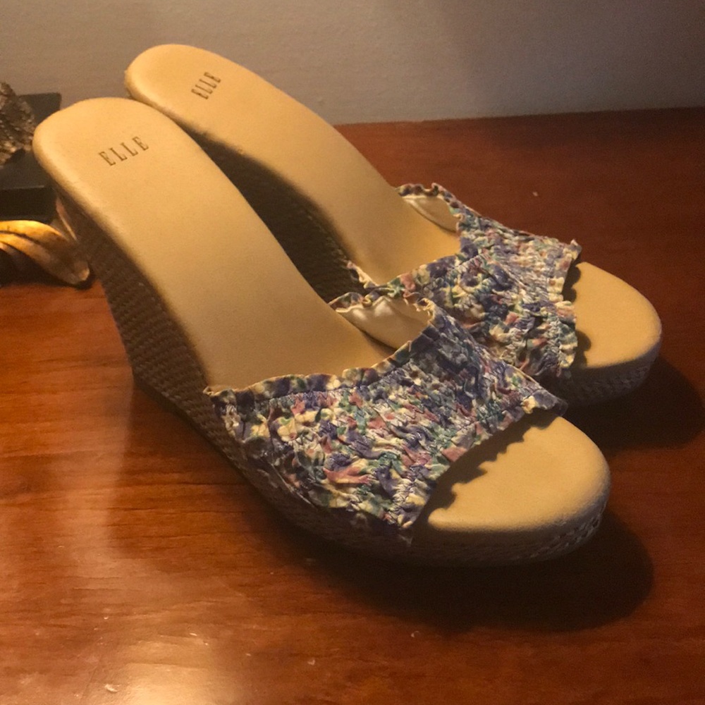Elle wedges